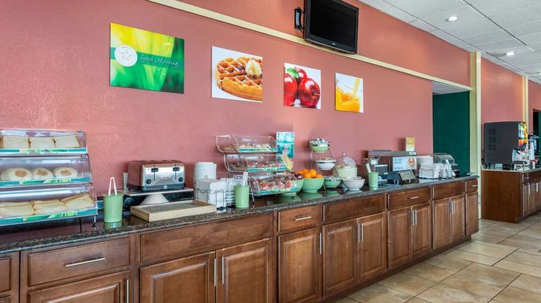 <b>Quality Inn & Suites Riverfront Restaurant</b>. Images powered by <a href="https://iceportal.shijigroup.com/" title="IcePortal" target="_blank">IcePortal</a>.
