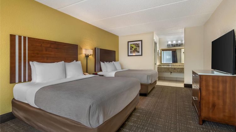 Quality Inn & Suites Riverfront Suite
