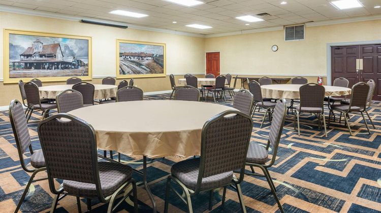 Quality Inn & Suites Riverfront Meeting