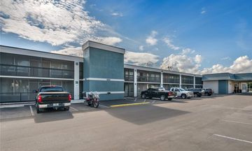 Quality Inn & Suites Riverfront