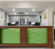 Quality Inn & Suites Riverfront Lobby
