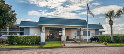 Quality Inn & Suites Riverfront Exterior