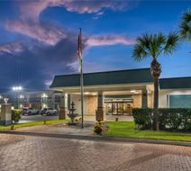 Quality Inn & Suites Riverfront Exterior