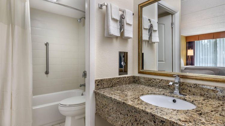 Quality Inn & Suites Riverfront Room