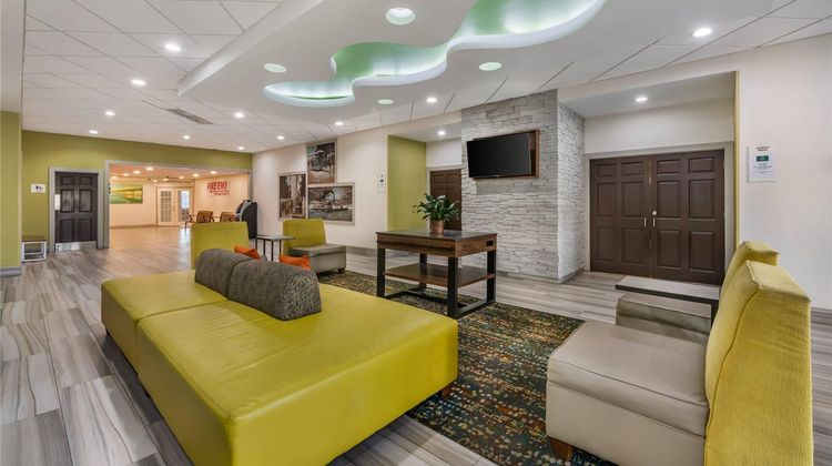 Quality Inn & Suites Riverfront Lobby