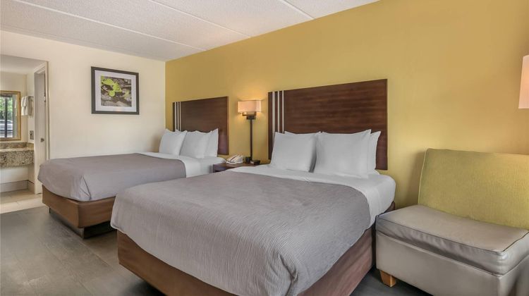 Quality Inn & Suites Riverfront Room
