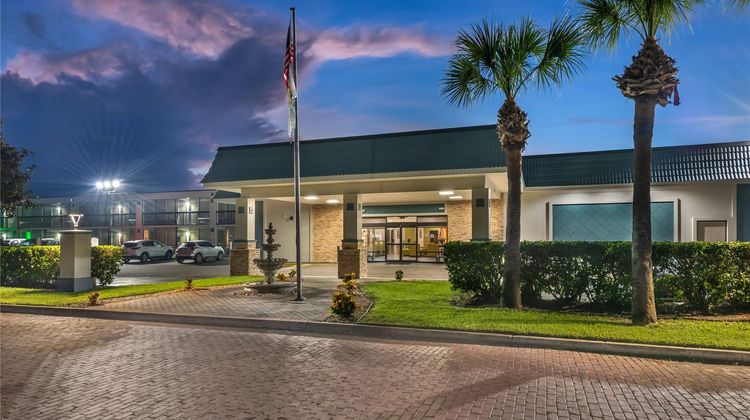 Quality Inn & Suites Riverfront Exterior