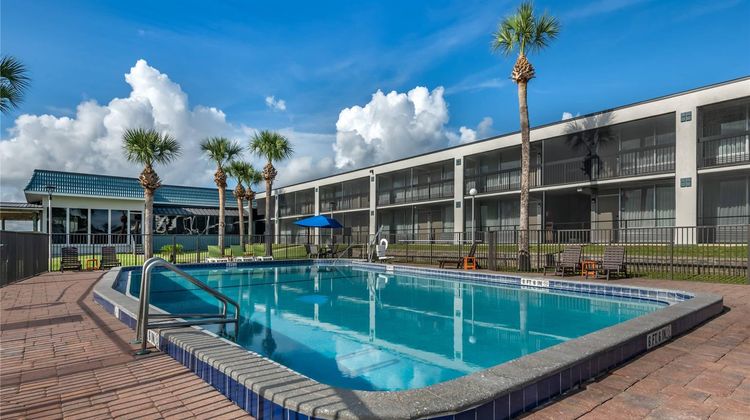 Quality Inn & Suites Riverfront Pool