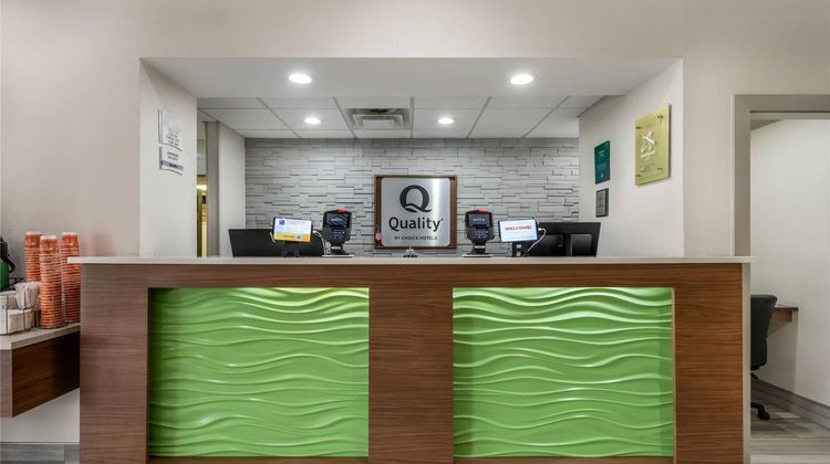 Quality Inn & Suites Riverfront Lobby