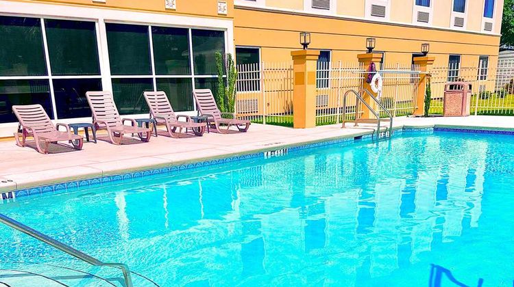 Comfort Inn & Suites Pool