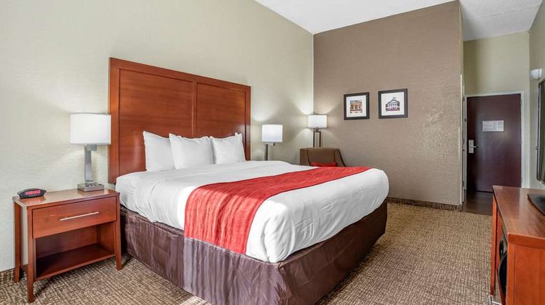 <b>Comfort Inn & Suites Room</b>. Images powered by <a href="https://iceportal.shijigroup.com/" title="IcePortal" target="_blank">IcePortal</a>.