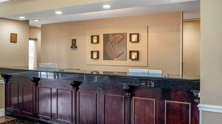 <b>Comfort Inn & Suites Lobby</b>. Images powered by <a href="https://iceportal.shijigroup.com/" title="IcePortal" target="_blank">IcePortal</a>.