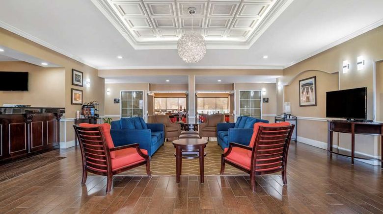 <b>Comfort Inn & Suites Lobby</b>. Images powered by <a href="https://iceportal.shijigroup.com/" title="IcePortal" target="_blank">IcePortal</a>.