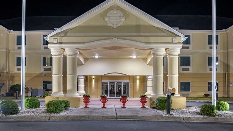 <b>Comfort Inn & Suites Exterior</b>. Images powered by <a href="https://iceportal.shijigroup.com/" title="IcePortal" target="_blank">IcePortal</a>.