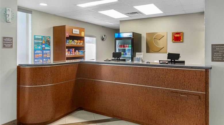 <b>Comfort Suites Lobby</b>. Images powered by <a href="https://iceportal.shijigroup.com/" title="IcePortal" target="_blank">IcePortal</a>.