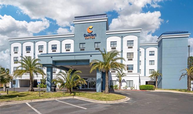 Comfort Suites Exterior