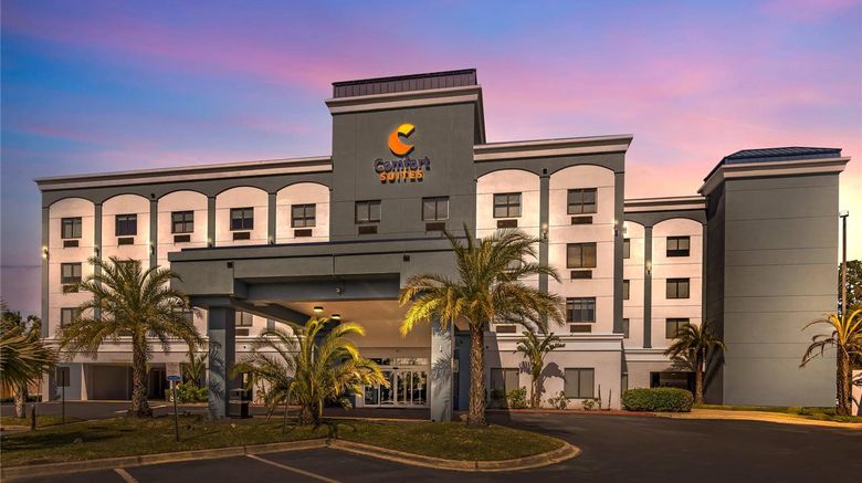 <b>Comfort Suites Exterior</b>. Images powered by <a href="https://iceportal.shijigroup.com/" title="IcePortal" target="_blank">IcePortal</a>.