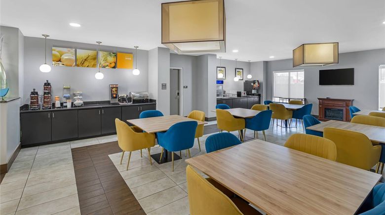 <b>Comfort Suites Restaurant</b>. Images powered by <a href="https://iceportal.shijigroup.com/" title="IcePortal" target="_blank">IcePortal</a>.