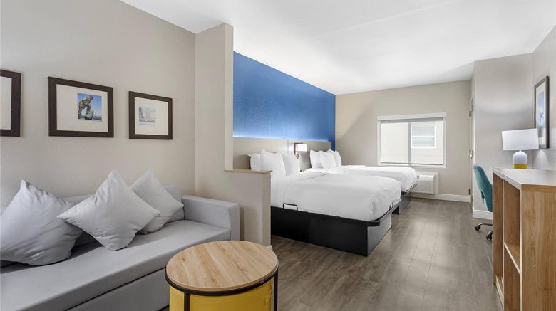 <b>Comfort Suites Suite</b>. Images powered by <a href="https://iceportal.shijigroup.com/" title="IcePortal" target="_blank">IcePortal</a>.
