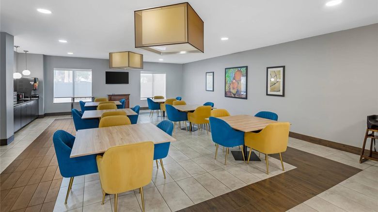 <b>Comfort Suites Restaurant</b>. Images powered by <a href="https://iceportal.shijigroup.com/" title="IcePortal" target="_blank">IcePortal</a>.