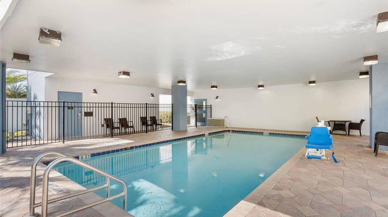 <b>Comfort Suites Pool</b>. Images powered by <a href="https://iceportal.shijigroup.com/" title="IcePortal" target="_blank">IcePortal</a>.
