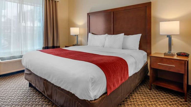 <b>Comfort Inn and Suites Fort Myers Airport Suite</b>. Images powered by <a href="https://iceportal.shijigroup.com/" title="IcePortal" target="_blank">IcePortal</a>.
