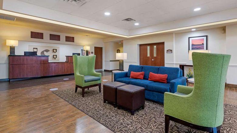 <b>Comfort Inn and Suites Fort Myers Airport Lobby</b>. Images powered by <a href="https://iceportal.shijigroup.com/" title="IcePortal" target="_blank">IcePortal</a>.