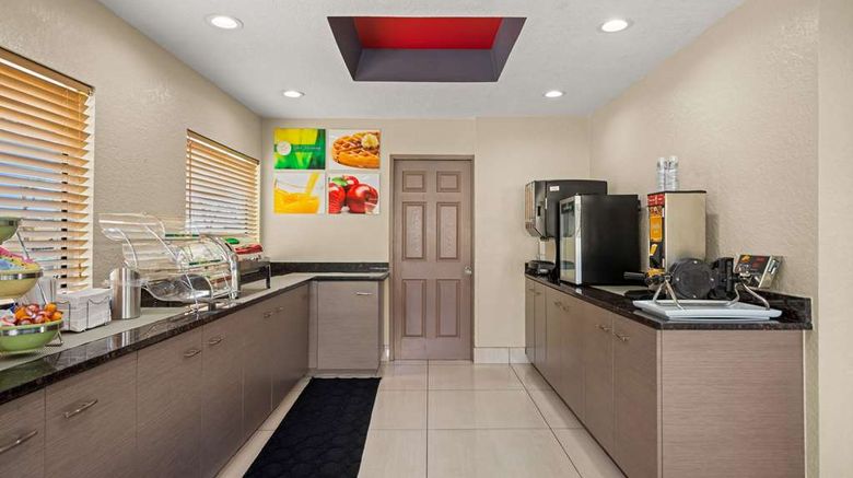 <b>Quality Inn Sarasota Restaurant</b>. Images powered by <a href="https://iceportal.shijigroup.com/" title="IcePortal" target="_blank">IcePortal</a>.