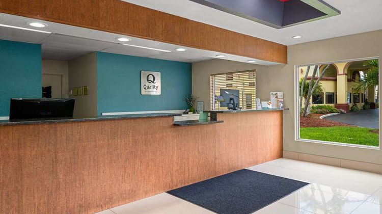 Quality Inn Sarasota Lobby