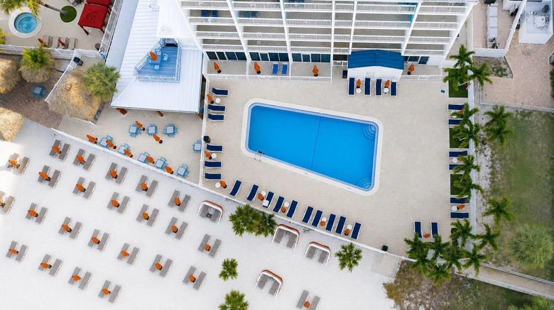 <b>Dolphin Sands Clearwater Beach Pool</b>. Images powered by <a href="https://iceportal.shijigroup.com/" title="IcePortal" target="_blank">IcePortal</a>.
