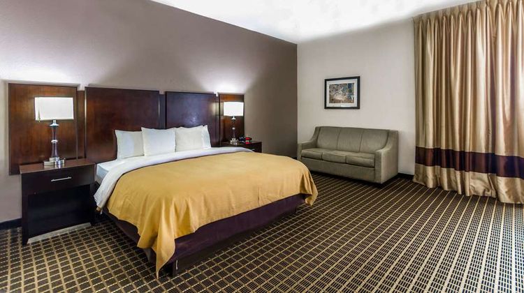 Clarion Inn & Suites Miami Airport Room