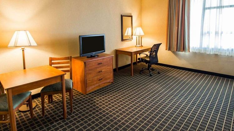 Clarion Inn & Suites Miami Airport Suite