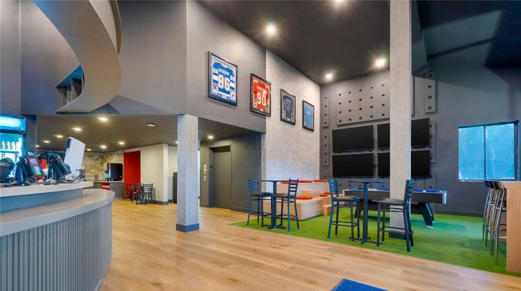 Spot X Hotel Tampa - Wesley Chapel Lobby