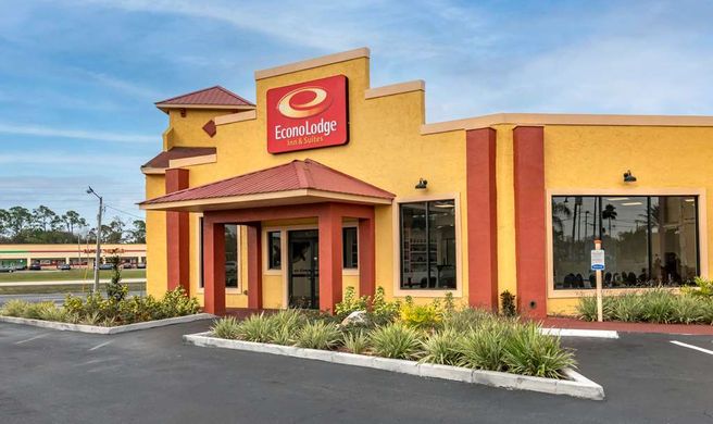 Econo Lodge Inn and Suites Maingate Central Exterior