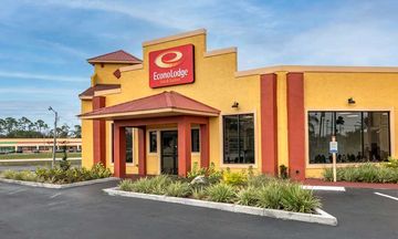 Econo Lodge Inn and Suites Maingate Central