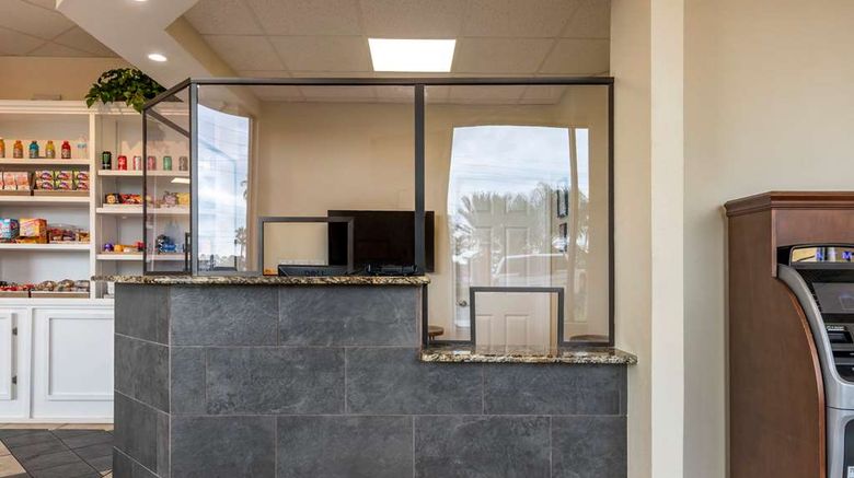 <b>Econo Lodge Inn and Suites Maingate Central Lobby</b>. Images powered by <a href="https://iceportal.shijigroup.com/" title="IcePortal" target="_blank">IcePortal</a>.