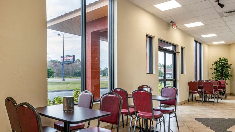 <b>Econo Lodge Inn and Suites Maingate Central Restaurant</b>. Images powered by <a href="https://iceportal.shijigroup.com/" title="IcePortal" target="_blank">IcePortal</a>.