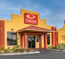 Econo Lodge Inn and Suites Maingate Central Exterior