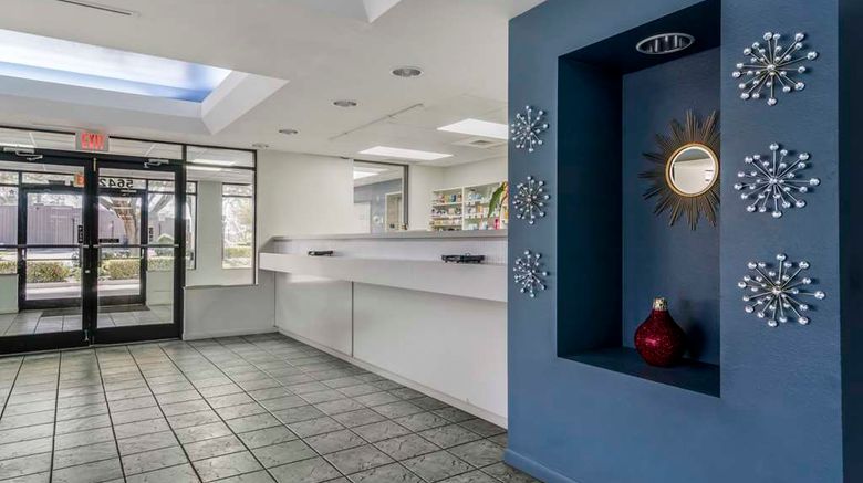 <b>Rodeway Inn Wesley Chapel Lobby</b>. Images powered by <a href="https://iceportal.shijigroup.com/" title="IcePortal" target="_blank">IcePortal</a>.