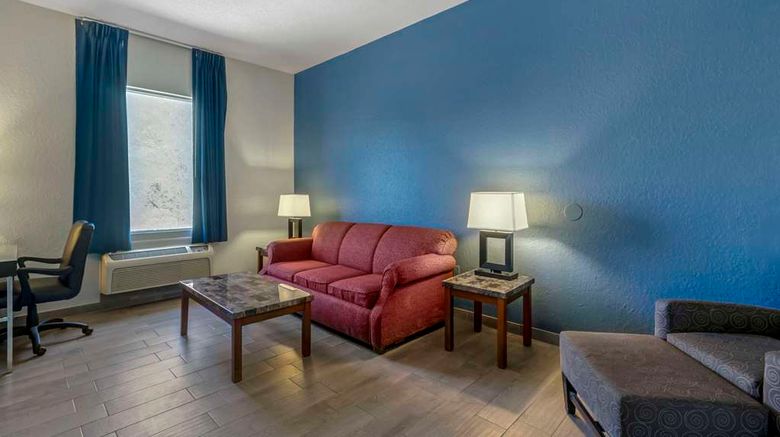 <b>Rodeway Inn Wesley Chapel Suite</b>. Images powered by <a href="https://iceportal.shijigroup.com/" title="IcePortal" target="_blank">IcePortal</a>.