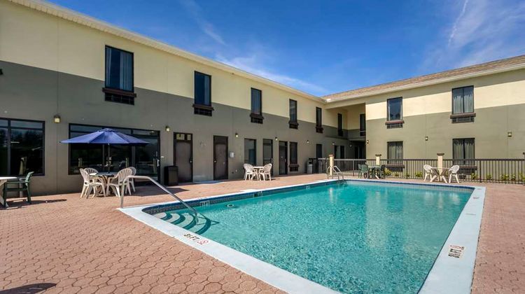 Rodeway Inn Wesley Chapel Pool