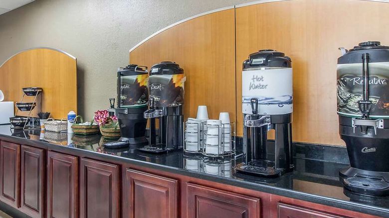 <b>Quality Inn & Suites Restaurant</b>. Images powered by <a href="https://iceportal.shijigroup.com/" title="IcePortal" target="_blank">IcePortal</a>.