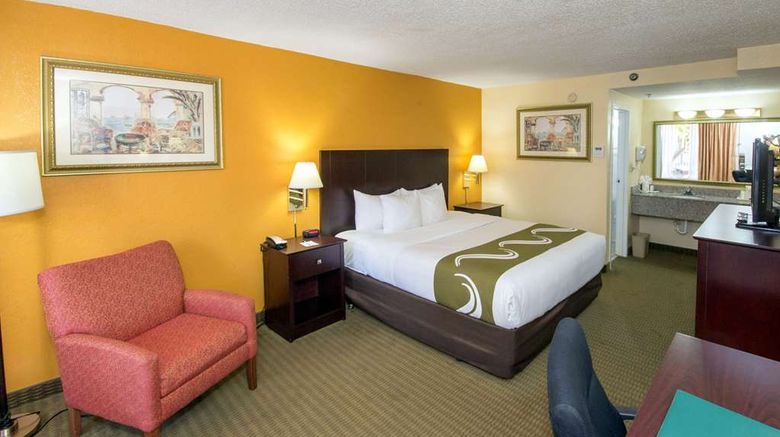 <b>Quality Inn & Suites Room</b>. Images powered by <a href="https://iceportal.shijigroup.com/" title="IcePortal" target="_blank">IcePortal</a>.
