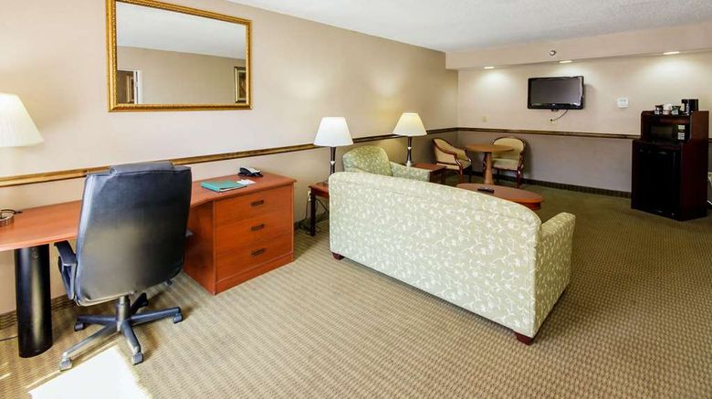 <b>Quality Inn & Suites Suite</b>. Images powered by <a href="https://iceportal.shijigroup.com/" title="IcePortal" target="_blank">IcePortal</a>.