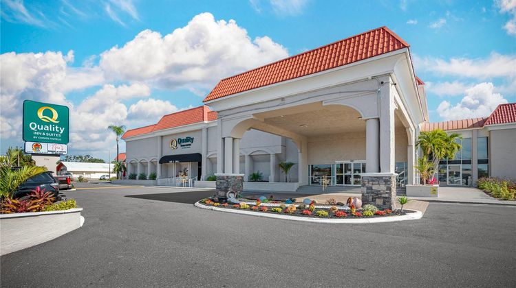 Quality Inn & Suites Exterior