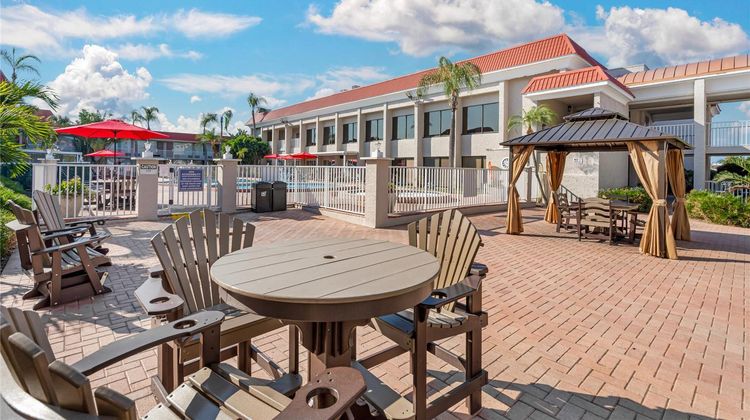 Quality Inn & Suites Exterior