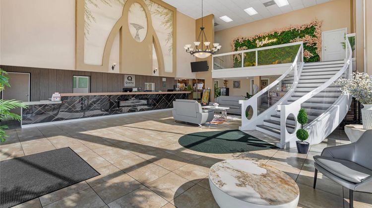 Quality Inn & Suites Lobby