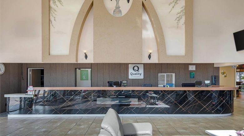 <b>Quality Inn & Suites Lobby</b>. Images powered by <a href="https://iceportal.shijigroup.com/" title="IcePortal" target="_blank">IcePortal</a>.