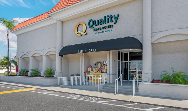 Quality Inn & Suites Exterior