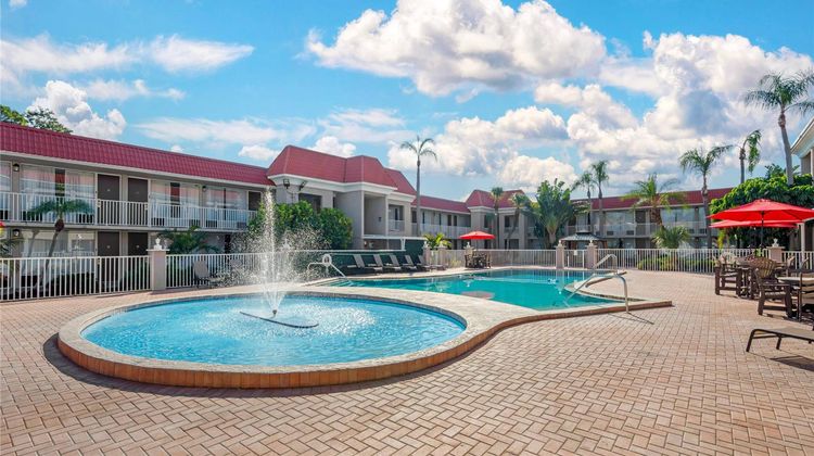 Quality Inn & Suites Pool